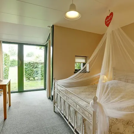 Hotel The 3*
